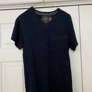 H&M Navy Blue T-shirt (Men Small)